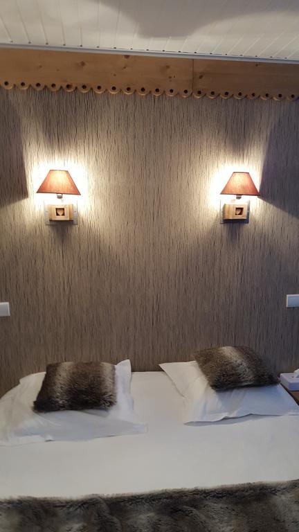 Logis Hotel Les Sapins Le Ménil Eksteriør bilde