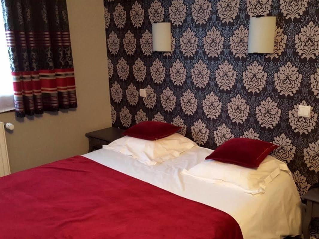 Logis Hotel Les Sapins Le Ménil Eksteriør bilde